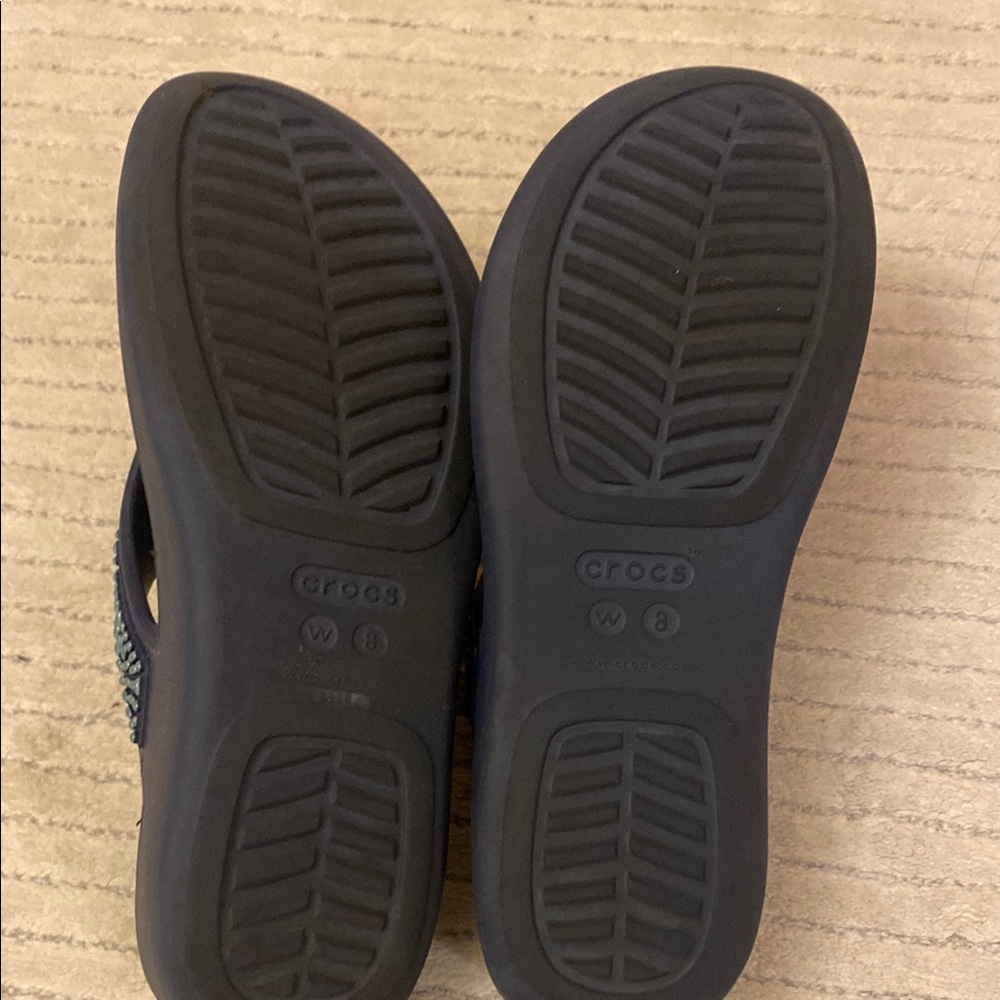 CROCS Black and Green Sandals with Textured Strap - Picture 8 of 9